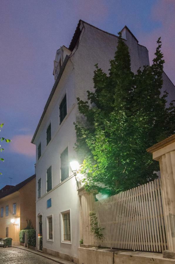 Daire Old Town Tale *